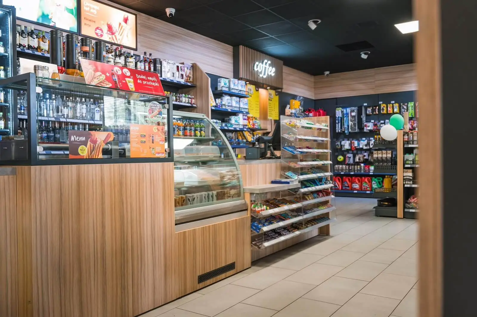 Retail refrigeration equipment for supermarkets and stores